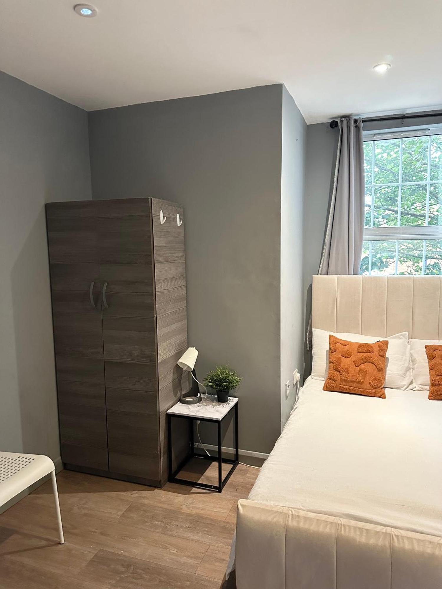 Kingcross 3 Bedroom Flat, 3mins To Euston * Londra