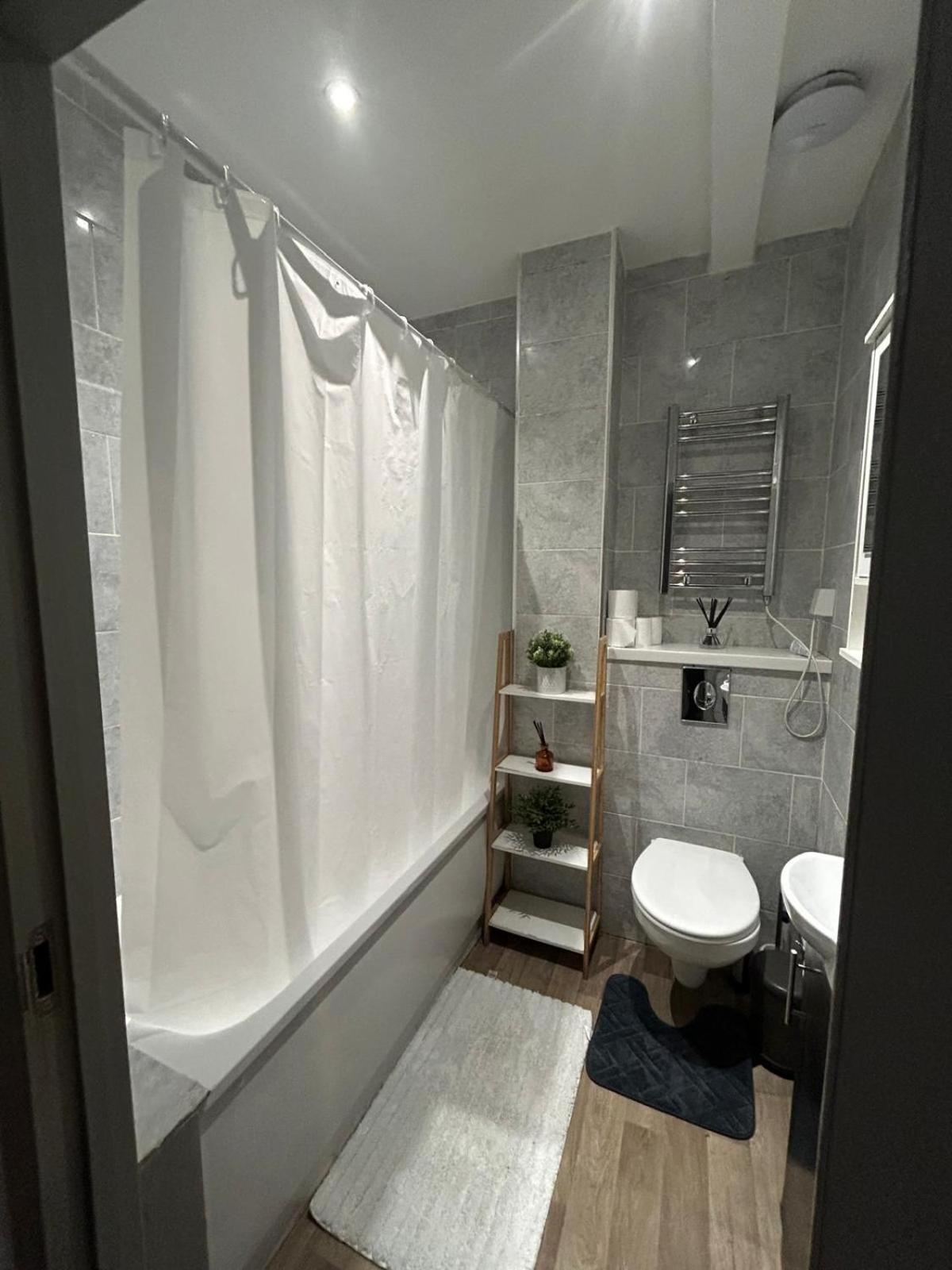 Kingcross 3 Bedroom Flat, 3mins To Euston * Londra